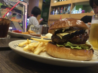 3バーガーリオンマンスリー.jpg