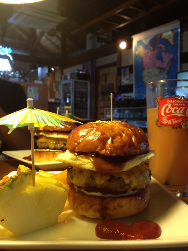 22エスケールロコモコバーガー.jpg