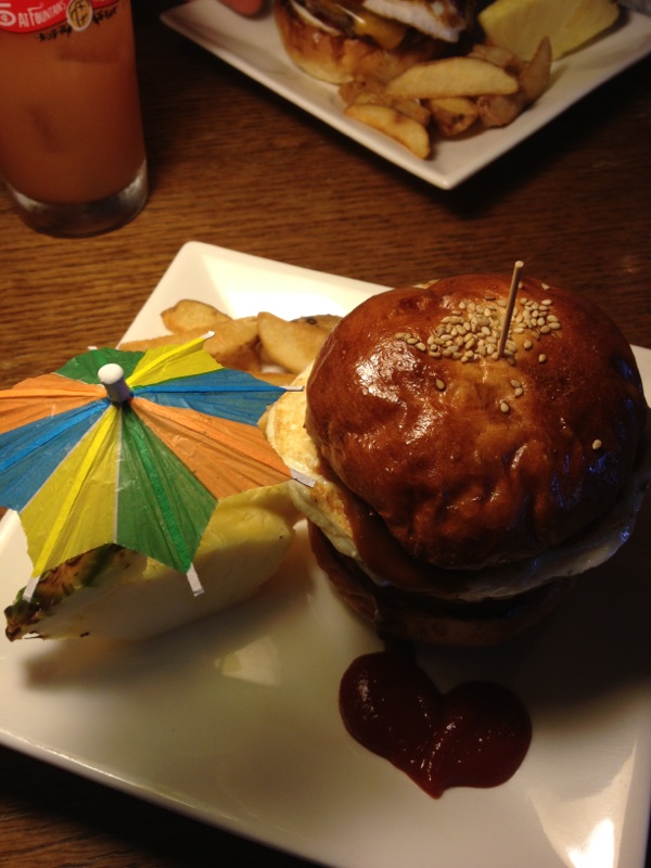 22エスケールロコモコバーガー3.jpg