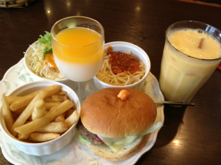 アルハンブラチーズバーガープレート.jpg