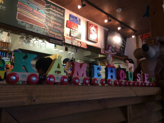 カメハウス店内2.jpg