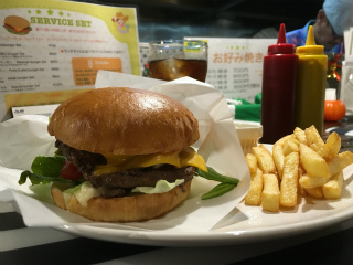 ピギーズチーズバーガー.jpg