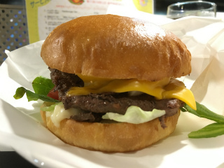 ピギーズチーズバーガー3.jpg